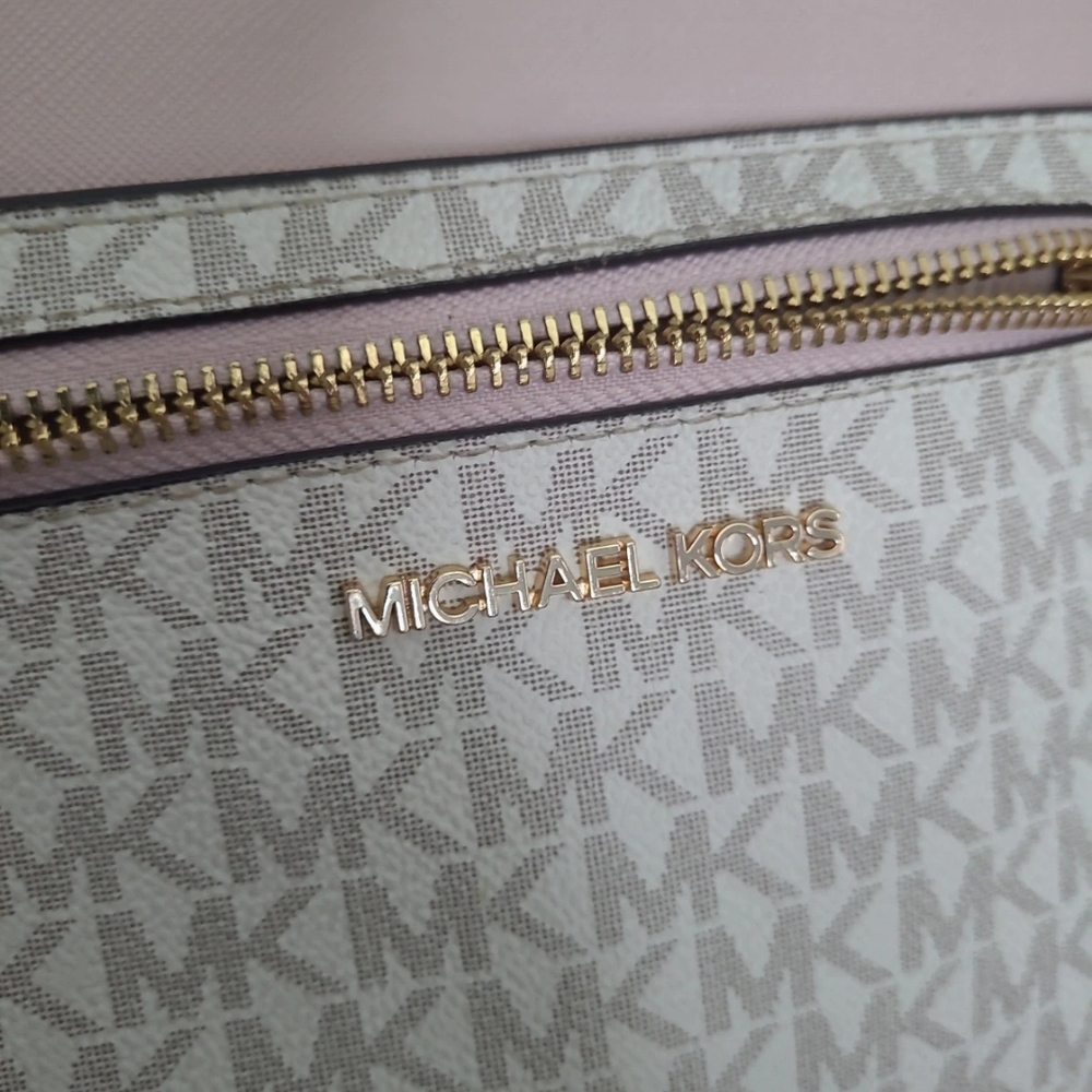 Michael Kors Pink and Cream Crossbody Bag - Picture 15 of 16